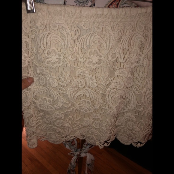 Wet Seal size small Ivory crochet mini skirt lined - Picture 2 of 5